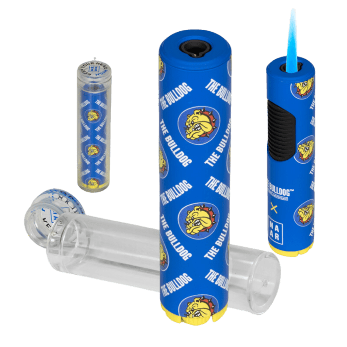 Encendedor Soplete The Bulldog 2 azul con detalles de The Bulldog Amsterdam.